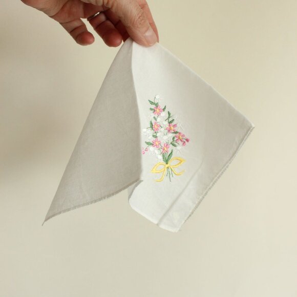 Vintage Handkerchief, White Linen with Pink and White Floral Embroidered Hankie - Picture 10 of 10